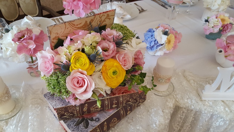 aranjament floral carti